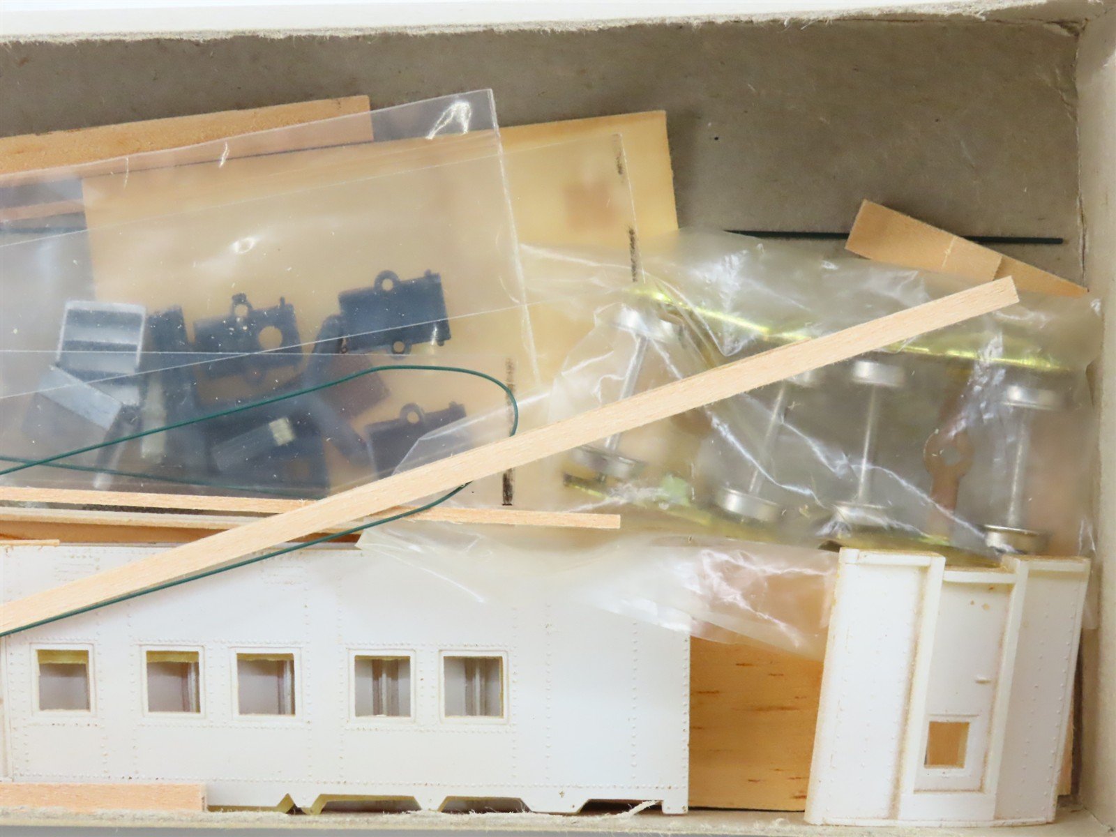 HO Scale Roller Bearing Models RBM Kit 627-500 Pullman Troop Sleeper Passenger