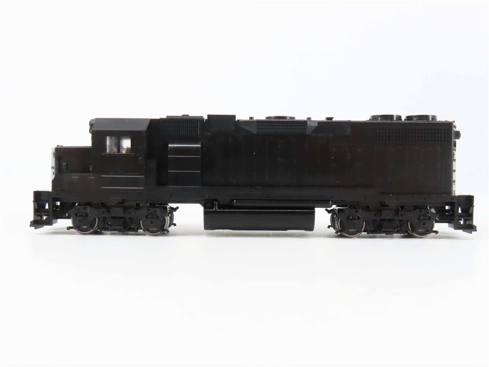 HO Scale Athearn Undecorated EMD GP38-2 Diesel Locomotive