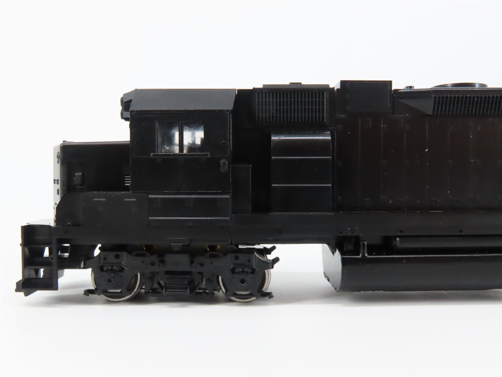 HO Scale Athearn Undecorated EMD GP38-2 Diesel Locomotive