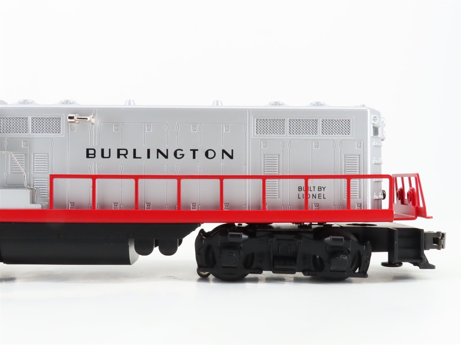 O Gauge 3-Rail Lionel 6-31775 CBQ Burlington GP7 Diesel #2328 w/4 Passenger Cars