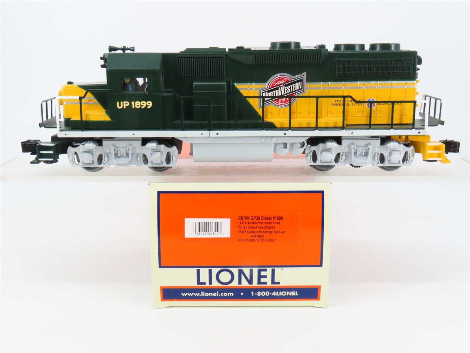 O27 Gauge 3-Rail Lionel 6-81665 CNW GP38 Diesel #1899 w/ Sound