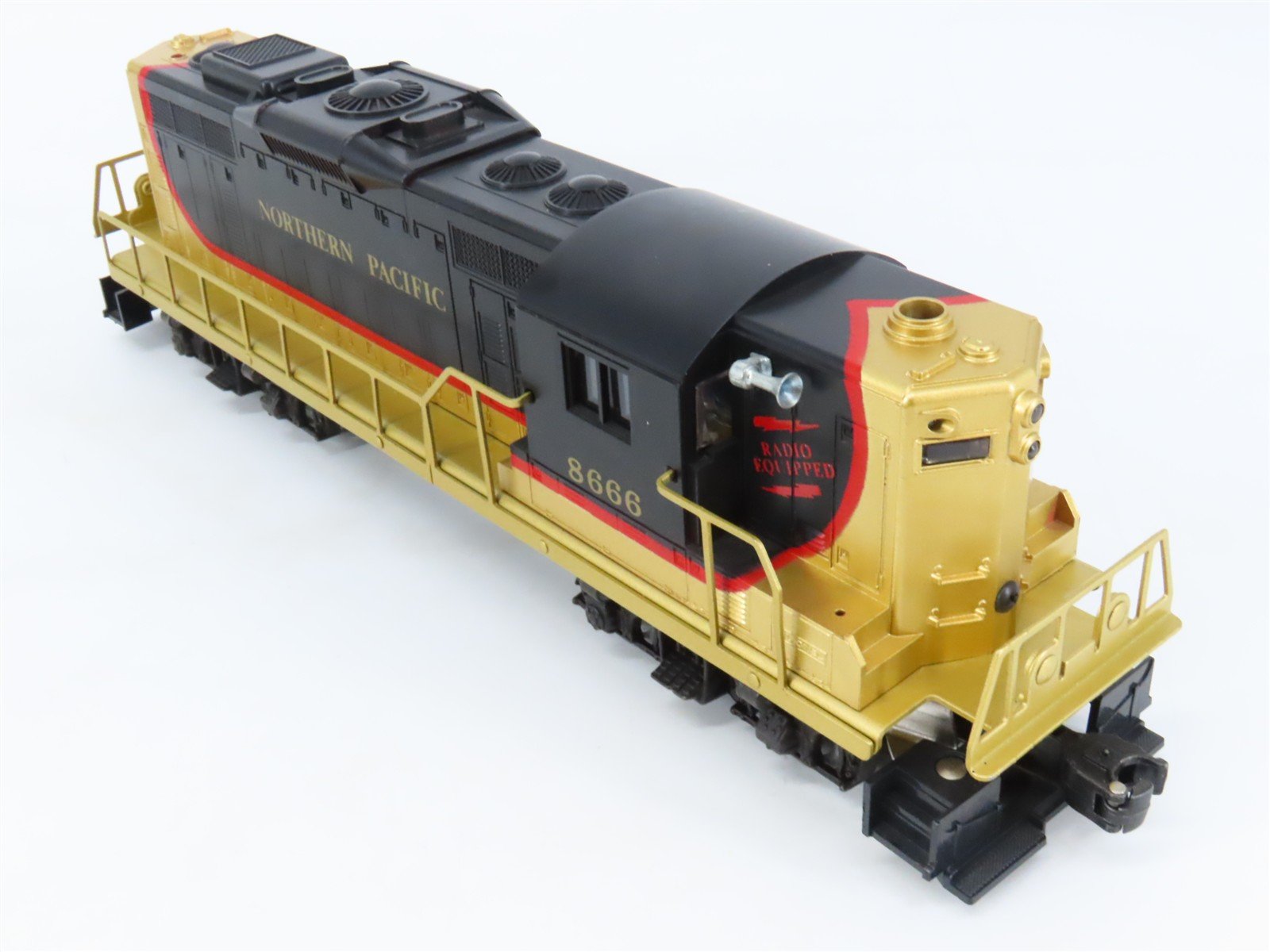 O27 Gauge 3-Rail Lionel 6-8666 NP Northern Pacific EMD GP9 Diesel #8666