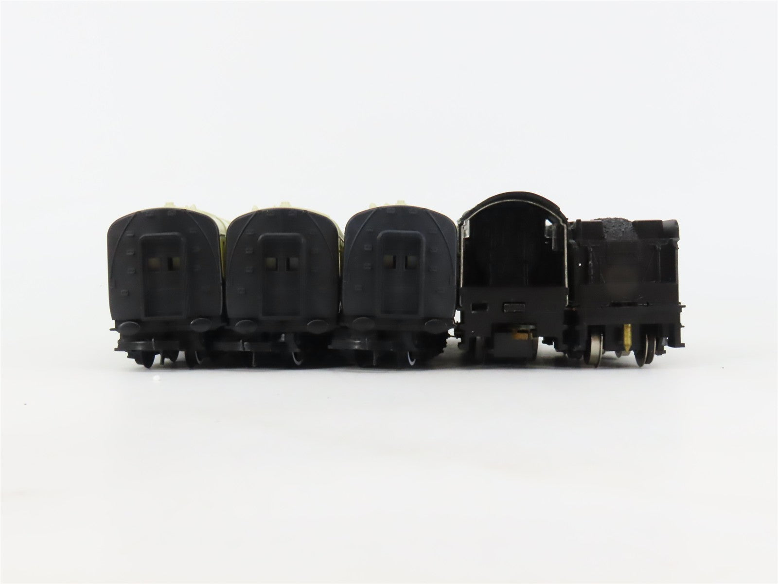 HO Scale Hornby GWR150 GWR 150th Anniversary Steam Passenger Set