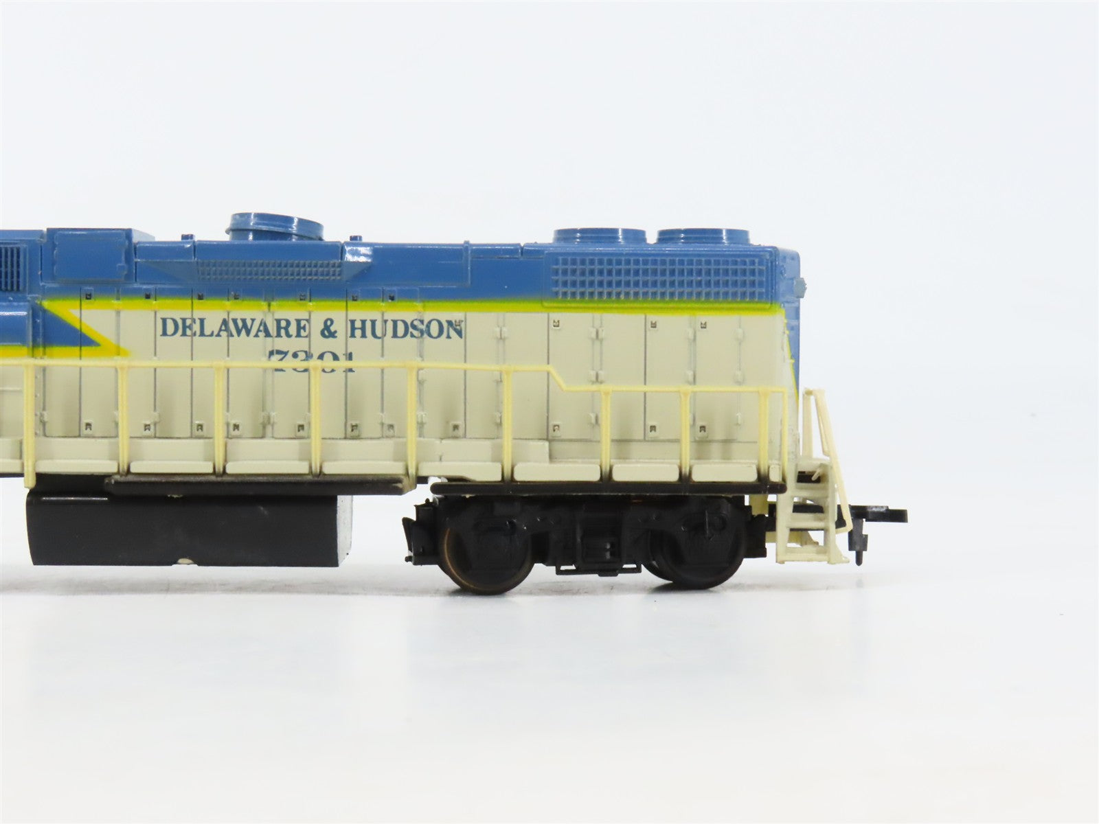 HO Scale Life-Like 8252 D&H Delaware & Hudson GP38 Diesel Locomotive #7301