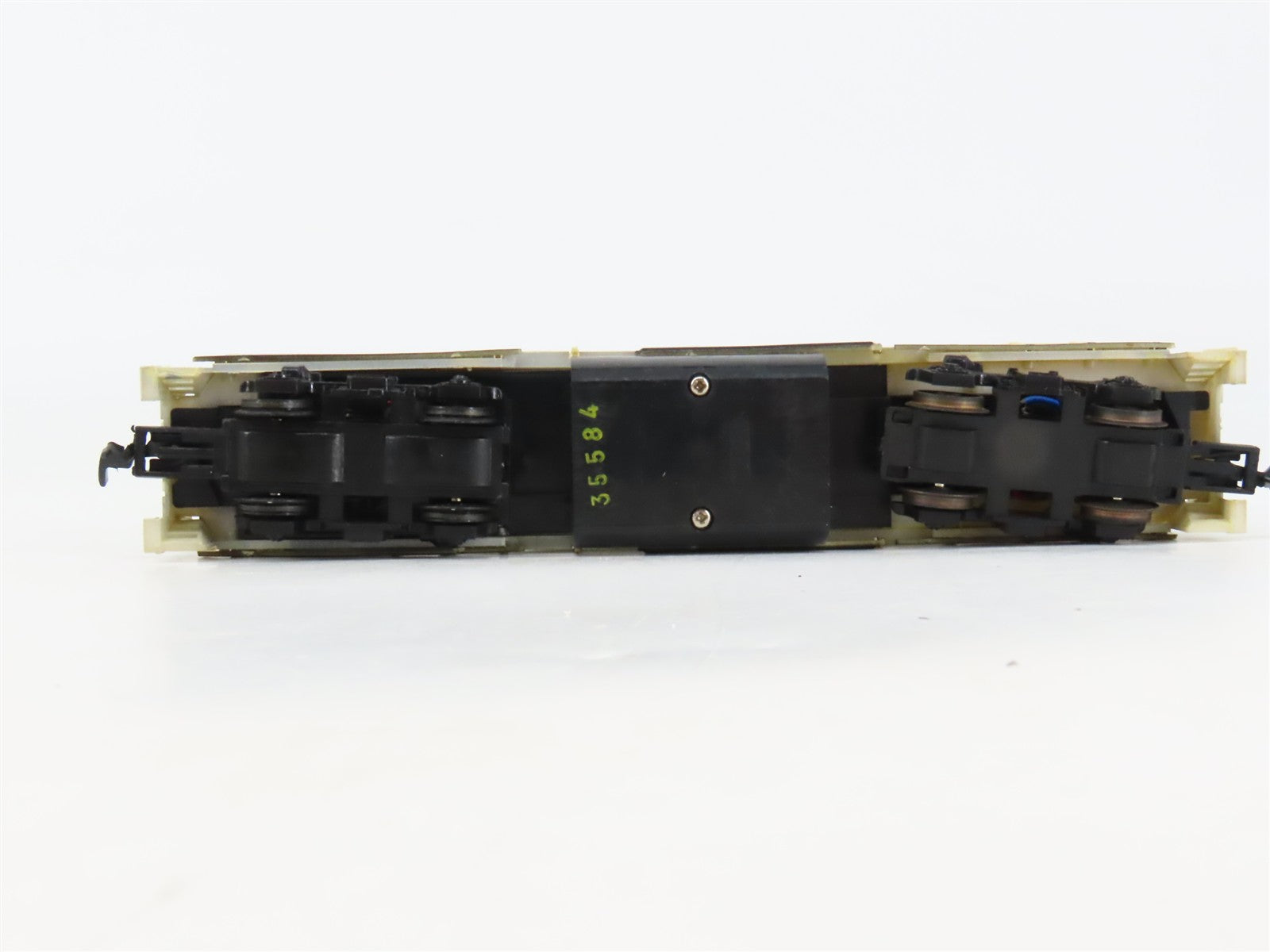 HO Scale Life-Like 8252 D&H Delaware & Hudson GP38 Diesel Locomotive #7301
