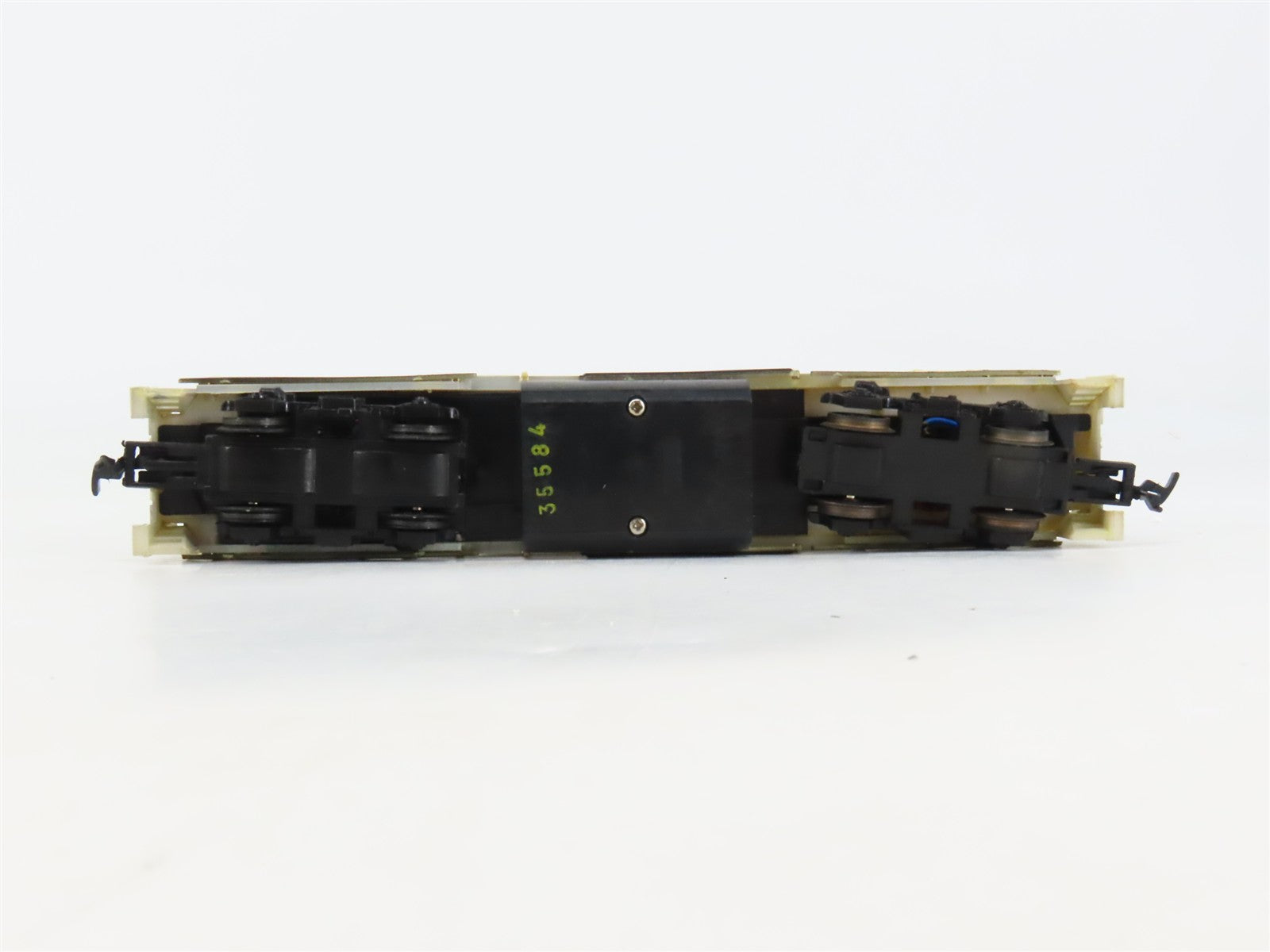 HO Scale Life-Like 8252 D&H Delaware & Hudson GP38 Diesel Locomotive #7301
