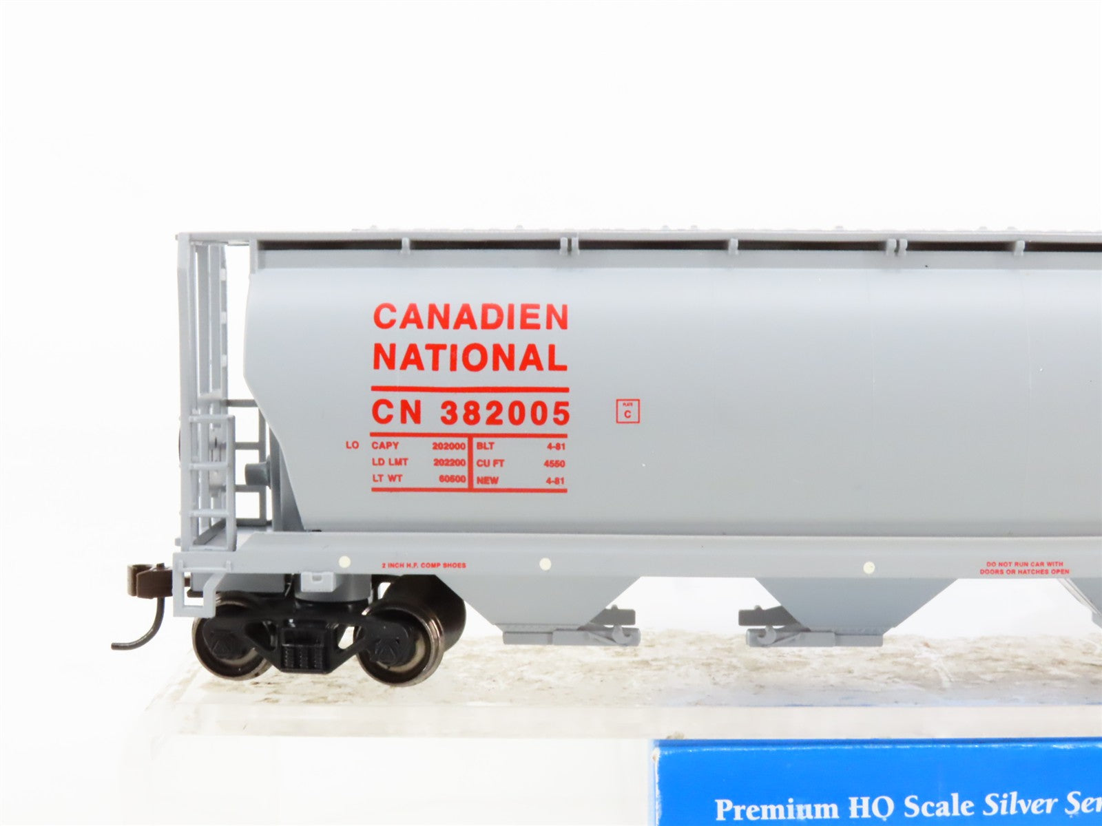 HO Scale Bachmann 19113 CN Canadian National 4-Bay Cylindrical Grain Hopper RTR