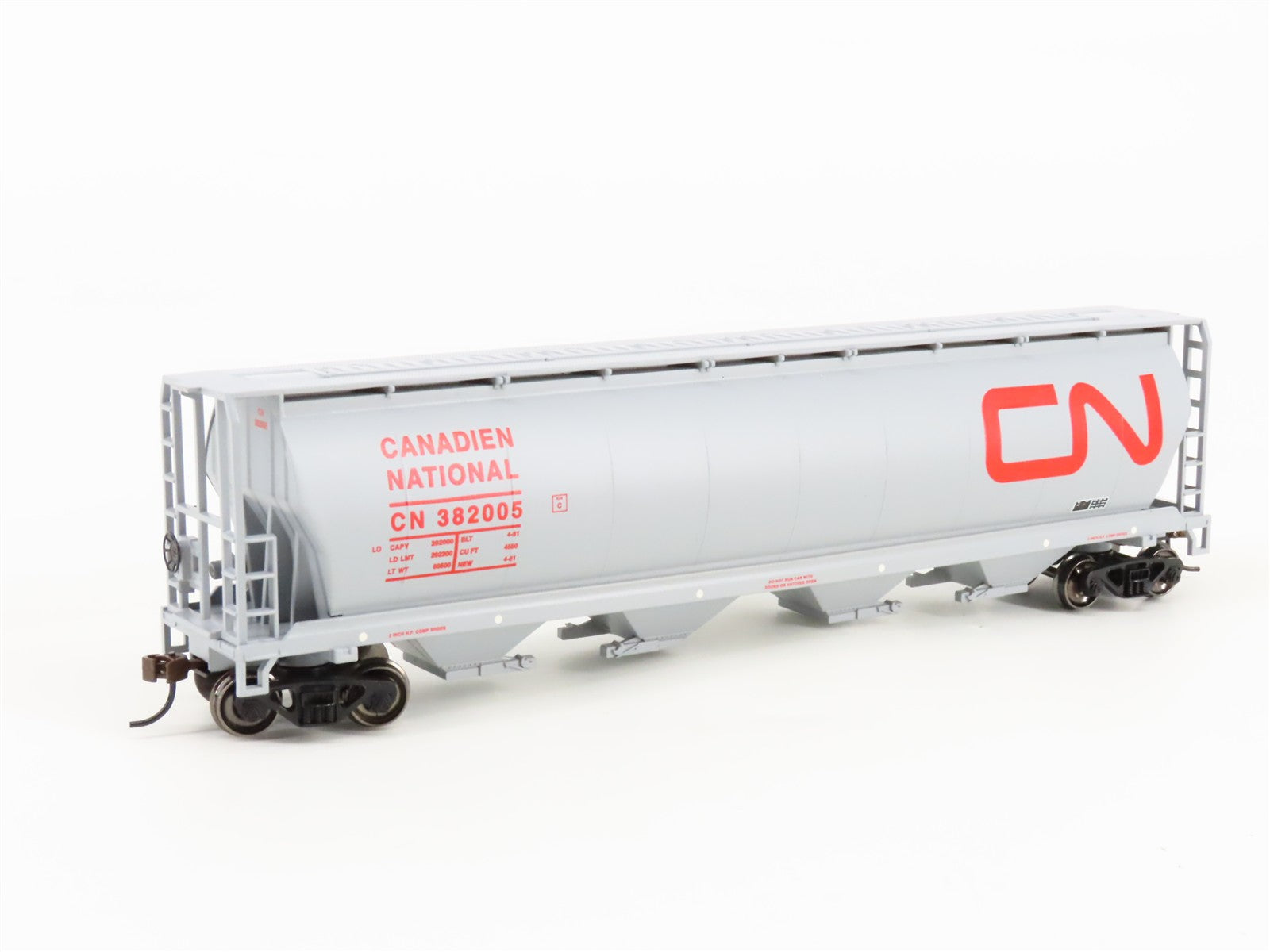 HO Scale Bachmann 19113 CN Canadian National 4-Bay Cylindrical Grain Hopper RTR