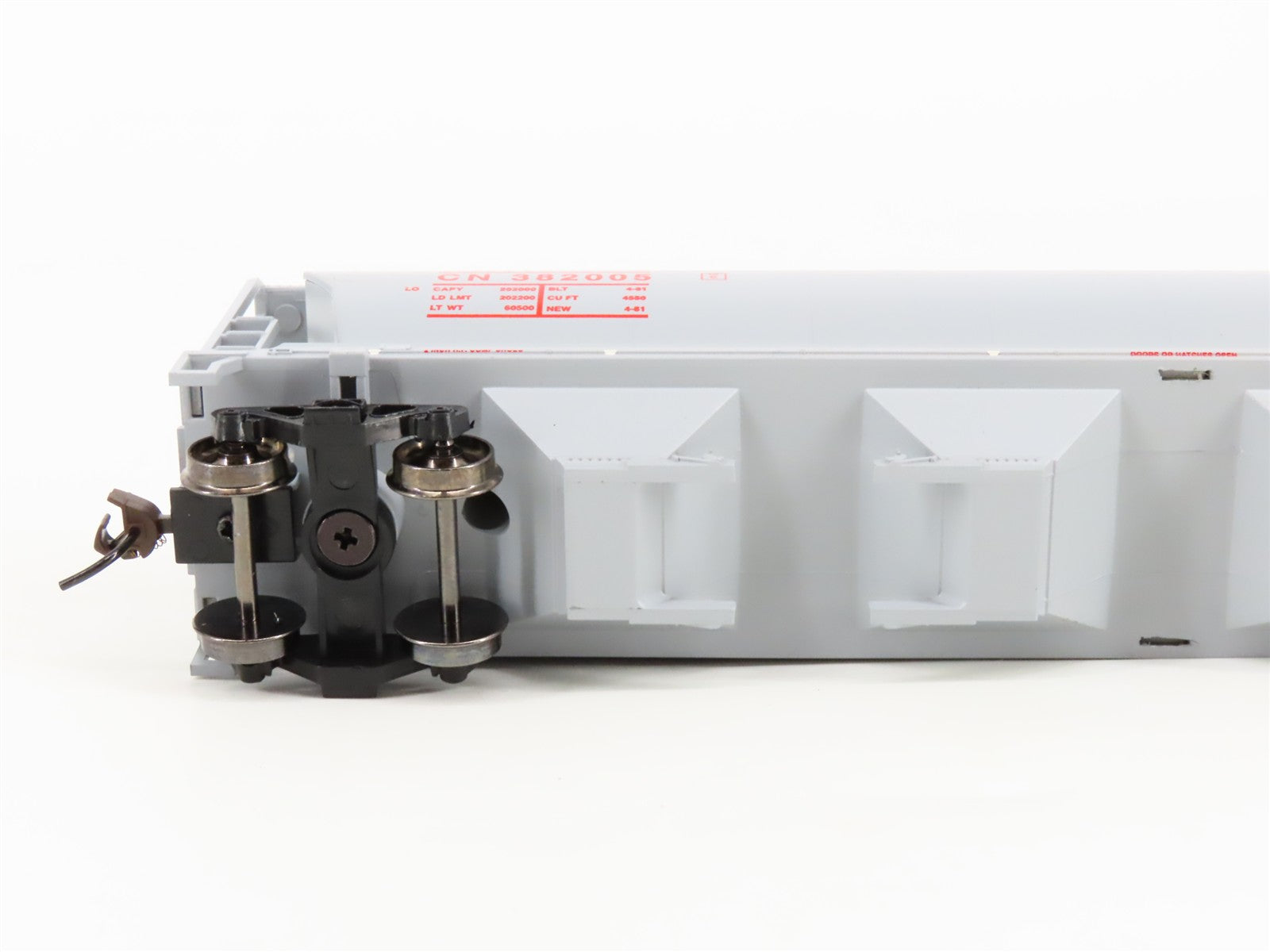 HO Scale Bachmann 19113 CN Canadian National 4-Bay Cylindrical Grain Hopper RTR