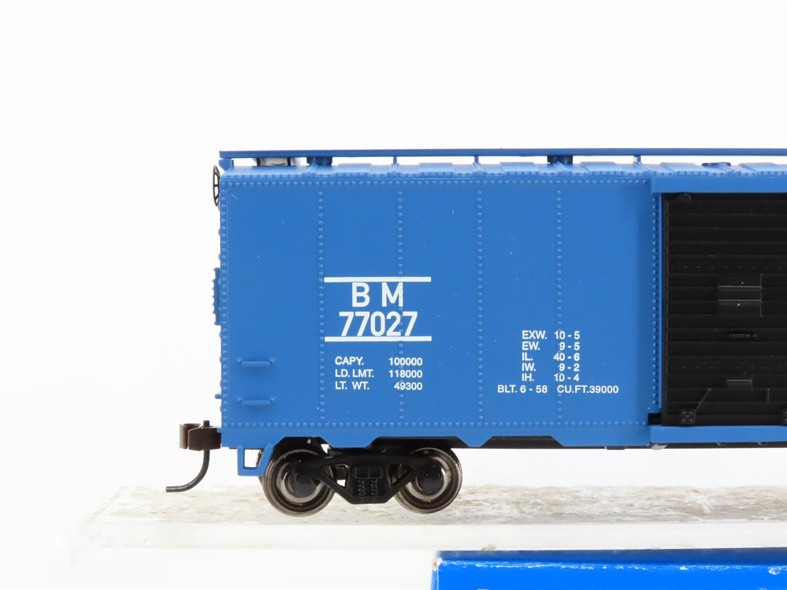 HO Scale Bachmann 17048 BM Boston & Maine 40' Box Car 77027 RTR