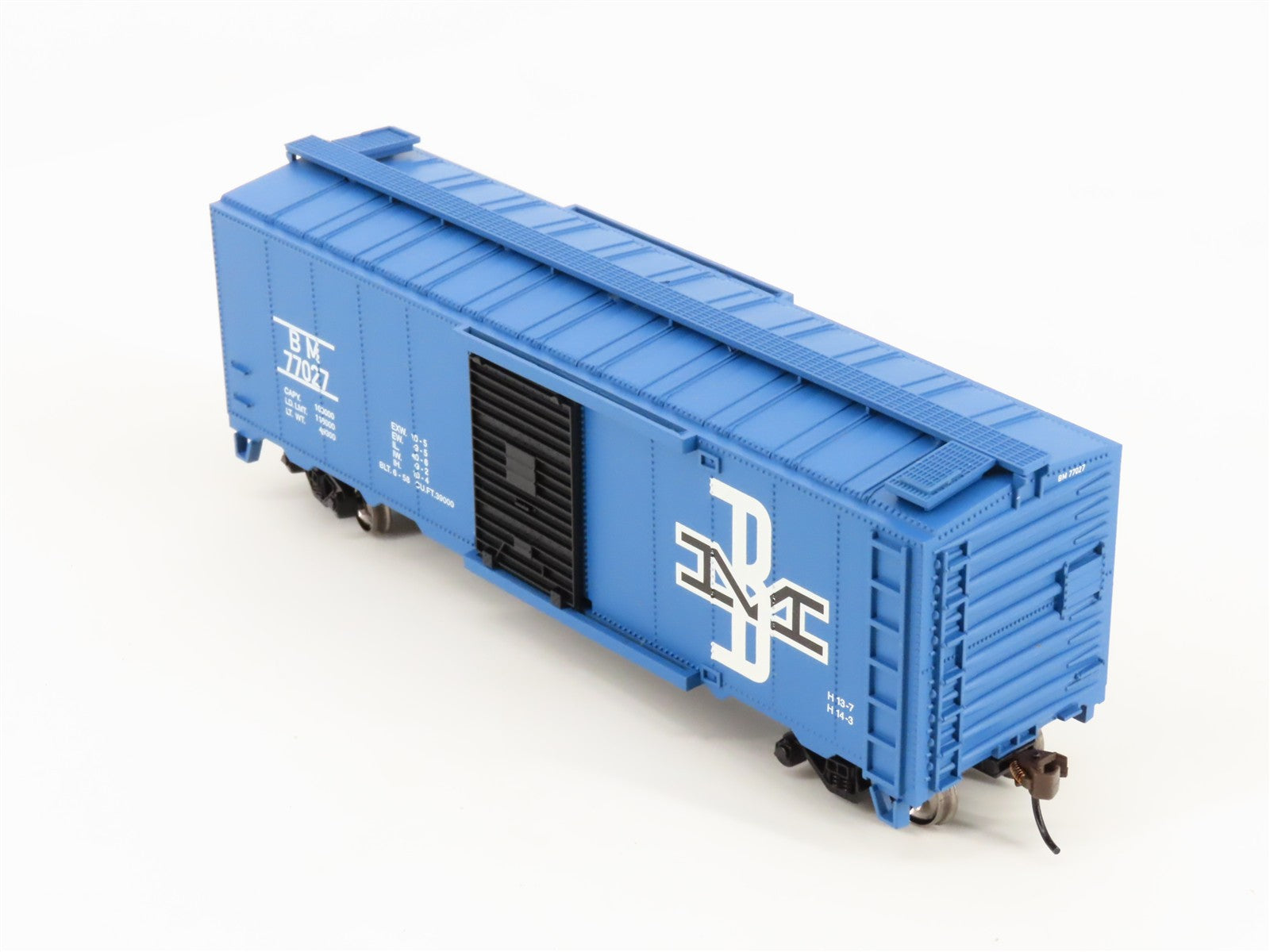 HO Scale Bachmann 17048 BM Boston & Maine 40' Box Car 77027 RTR