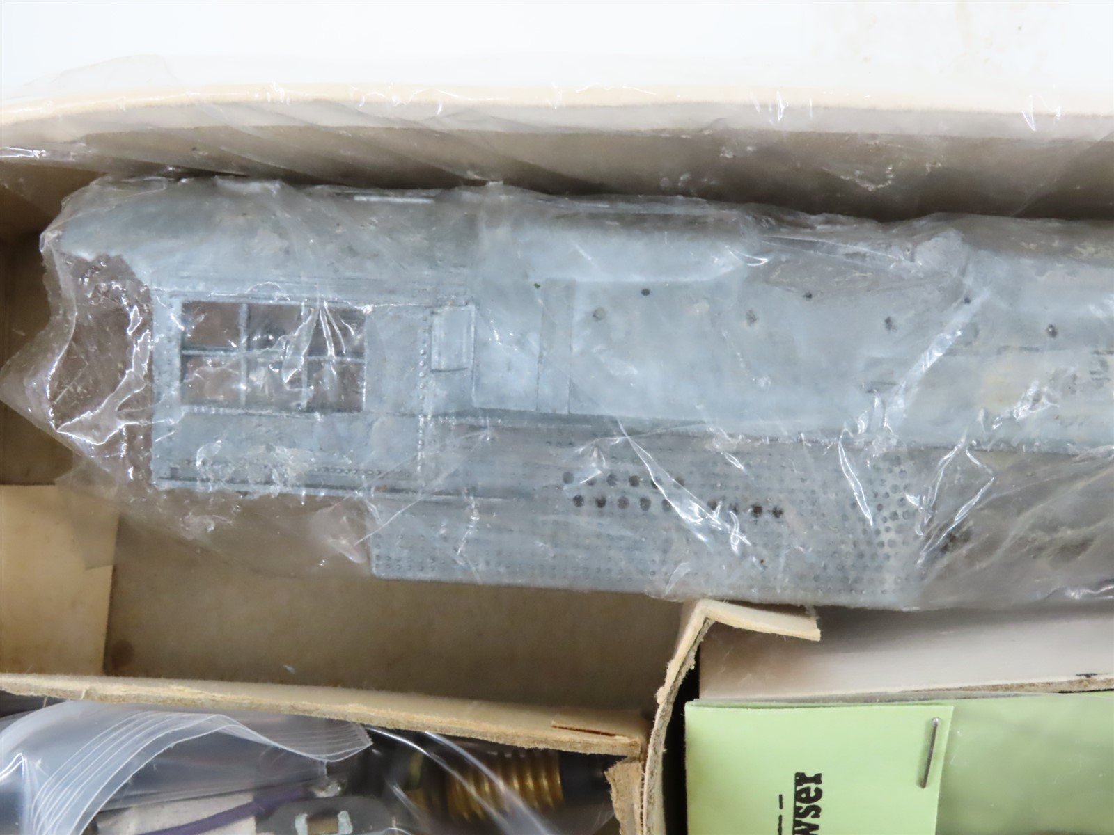 HO Scale Bowser Kit Undecorated UP 4-6-6-4 Challenger Steam Locomotive