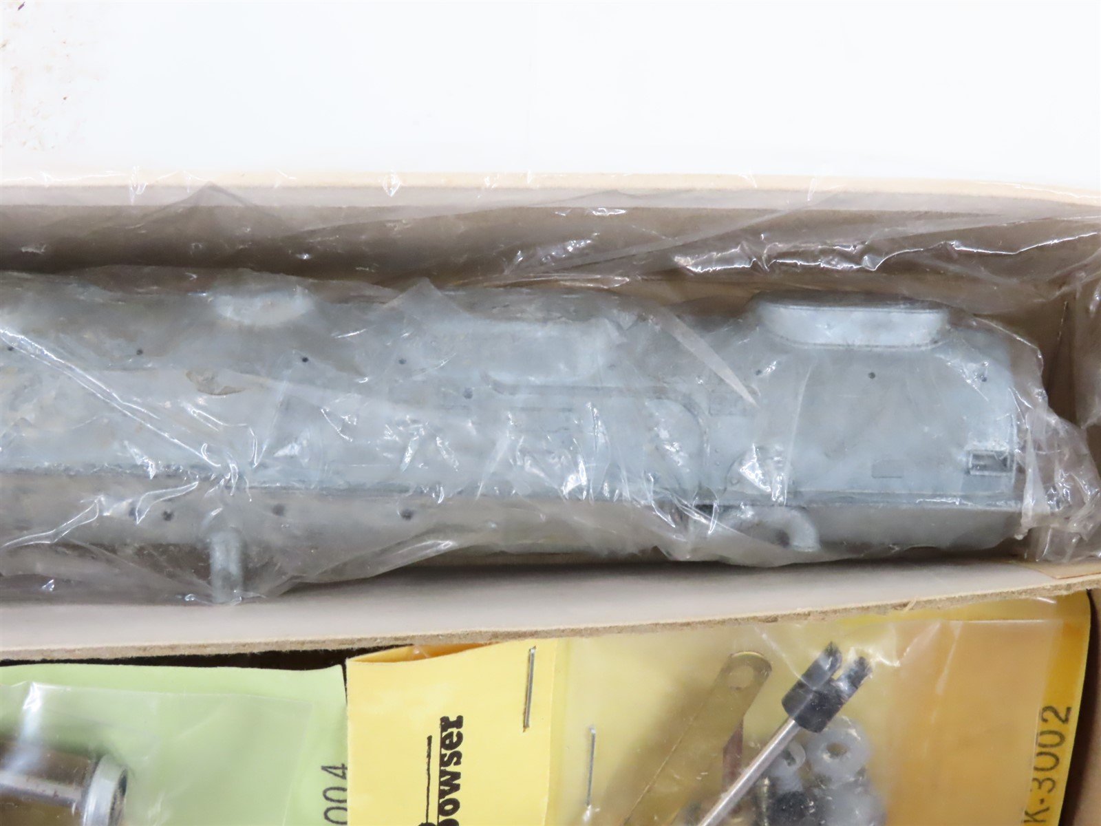 HO Scale Bowser Kit Undecorated UP 4-6-6-4 Challenger Steam Locomotive