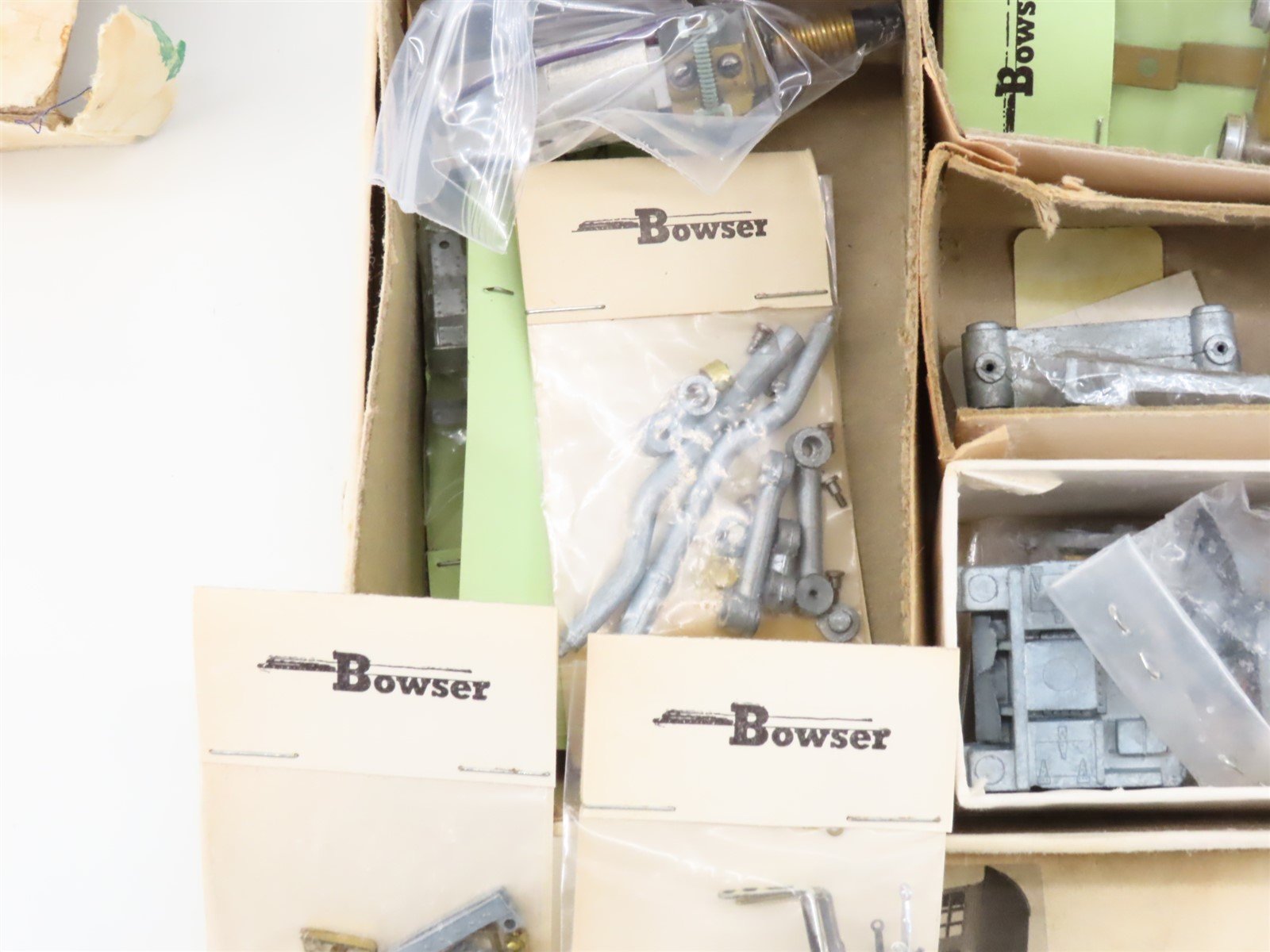 HO Scale Bowser Kit Undecorated UP 4-6-6-4 Challenger Steam Locomotive