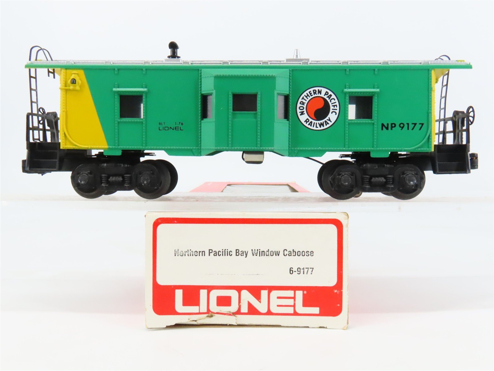 O27 Gauge 3-Rail Lionel 6-9177 NP Northern Pacific Bay Window Caboose #9177
