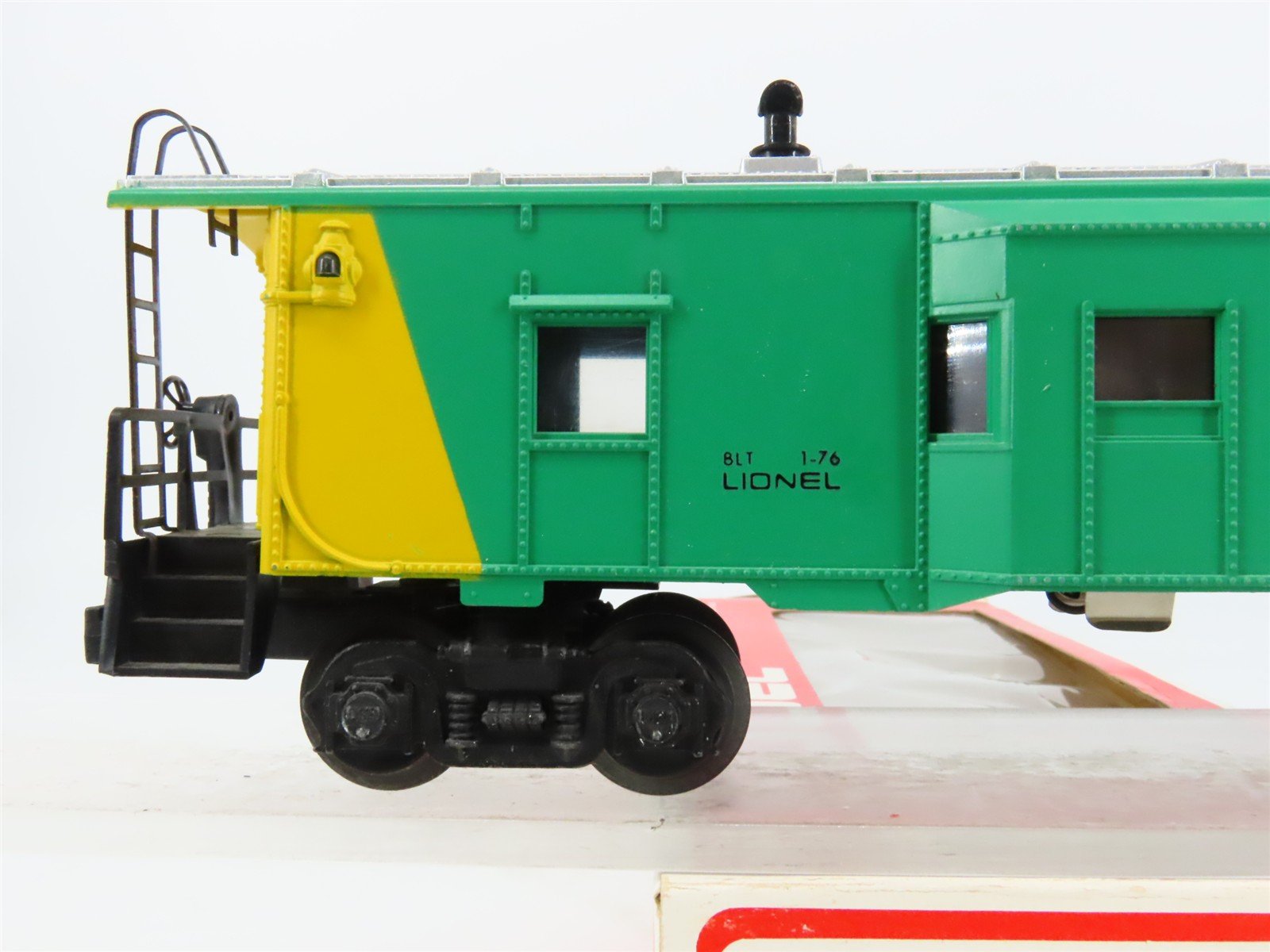 O27 Gauge 3-Rail Lionel 6-9177 NP Northern Pacific Bay Window Caboose #9177