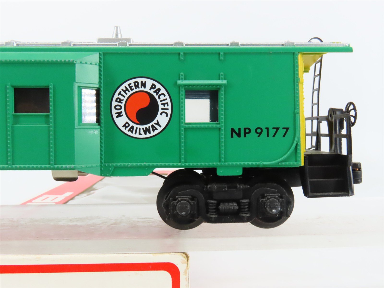 O27 Gauge 3-Rail Lionel 6-9177 NP Northern Pacific Bay Window Caboose #9177