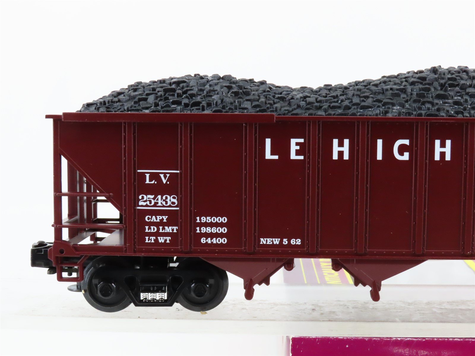 O Gauge 3-Rail MTH 20-90030E LV Lehigh Valley 4-Bay Hopper #25438 w/ Coal Load