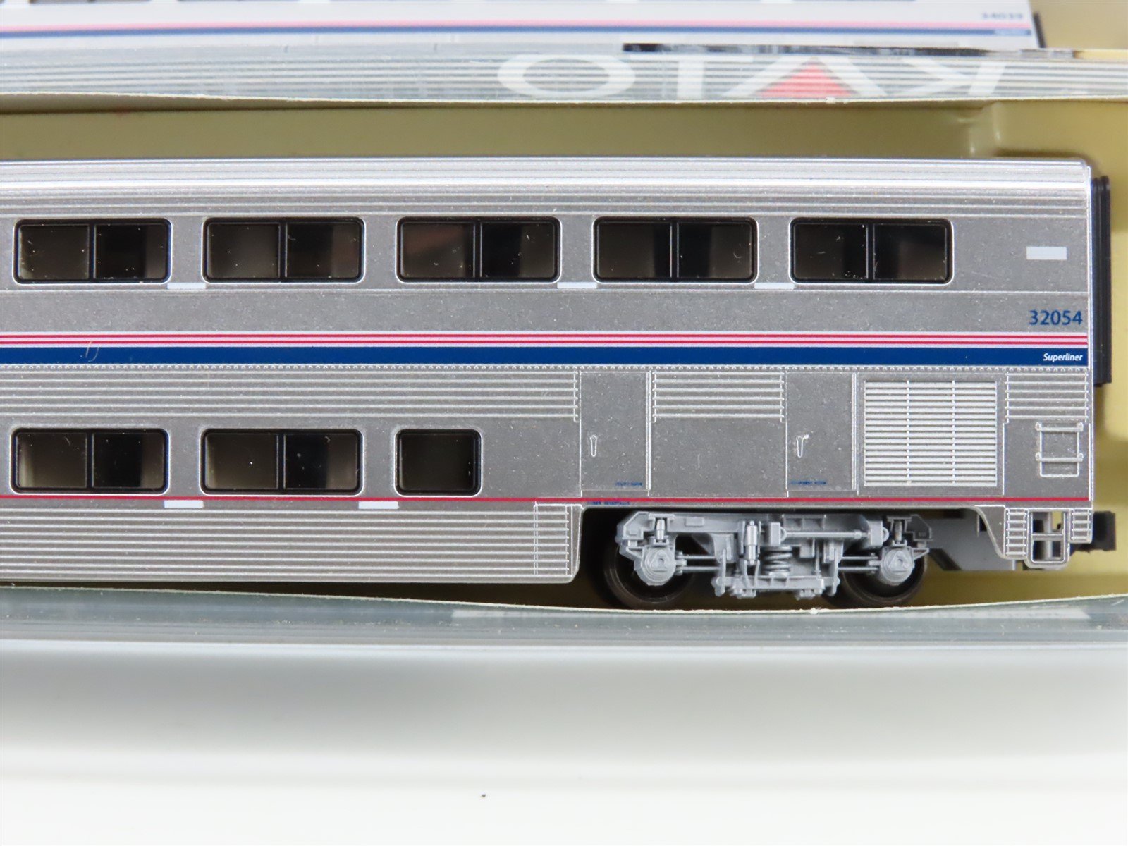N Scale KATO AMTK Amtrak Phase V P42 Genesis Diesel Superliner Passenger Set