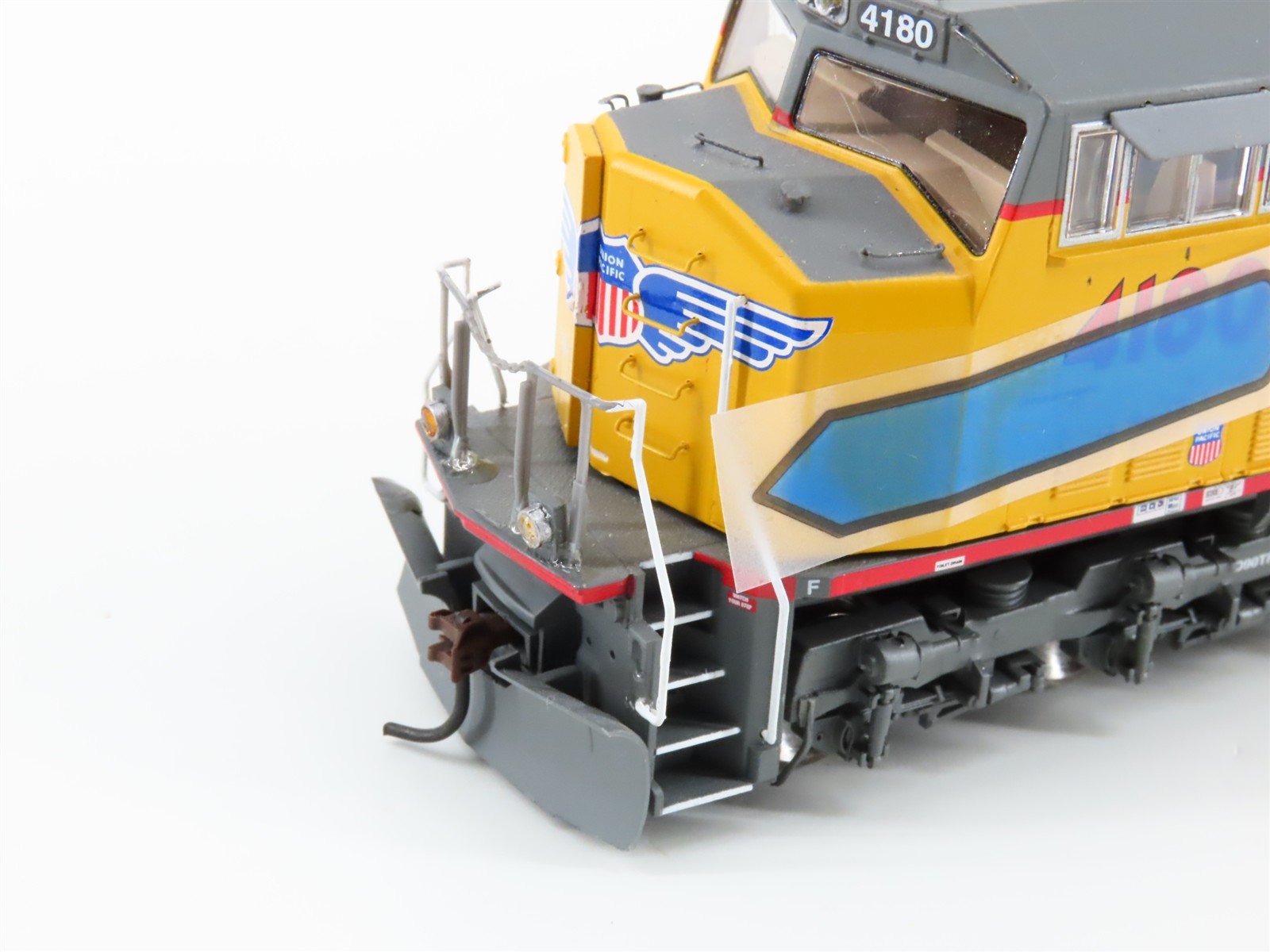 HO Scale Athearn G6202 UP Union Pacific EMD SD70M Diesel #4180 w/ DCC & Sound