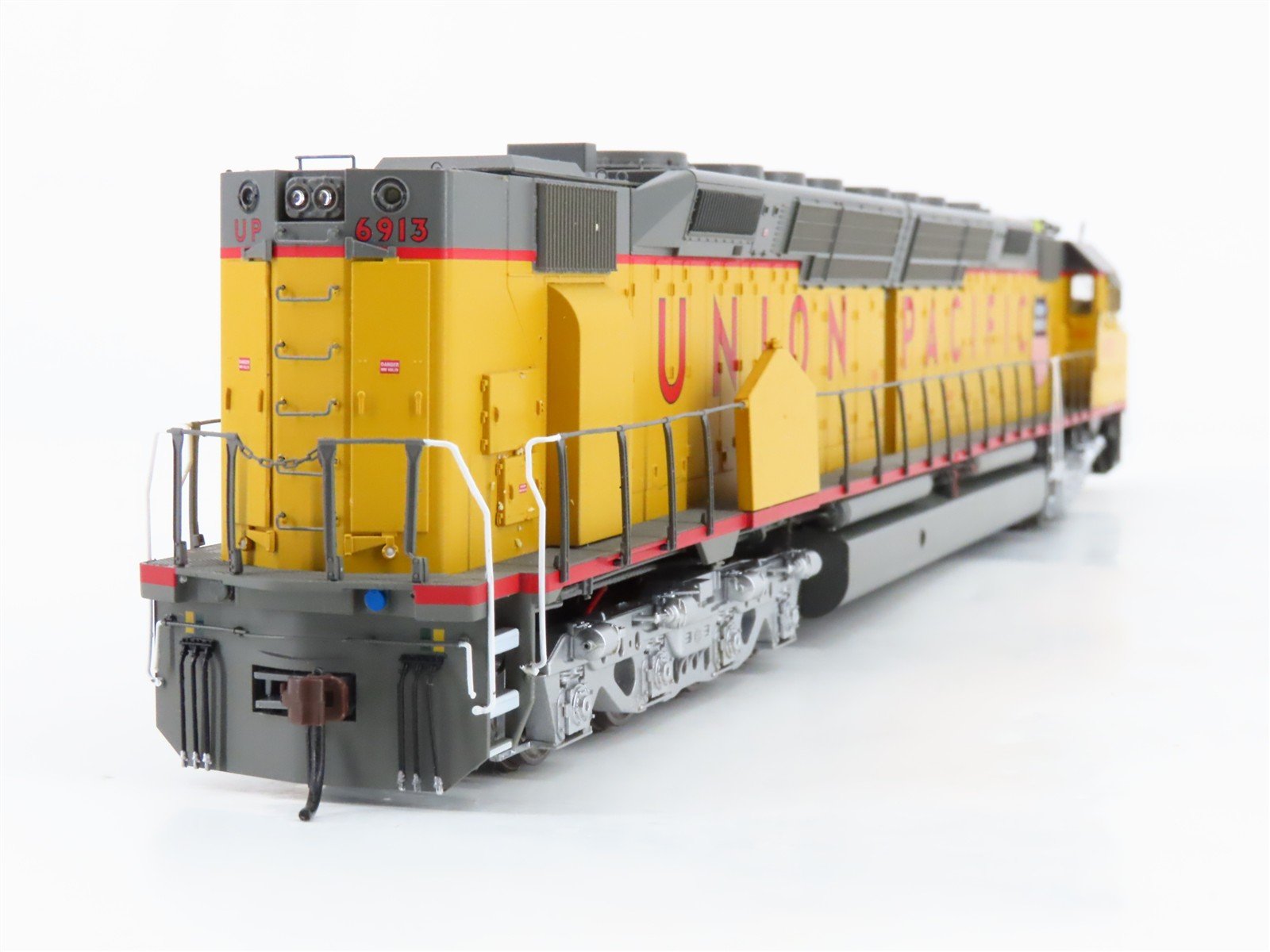HO Athearn Genesis G69555 UP Union Pacific DDA40X Diesel #6913 w/ DCC & Sound