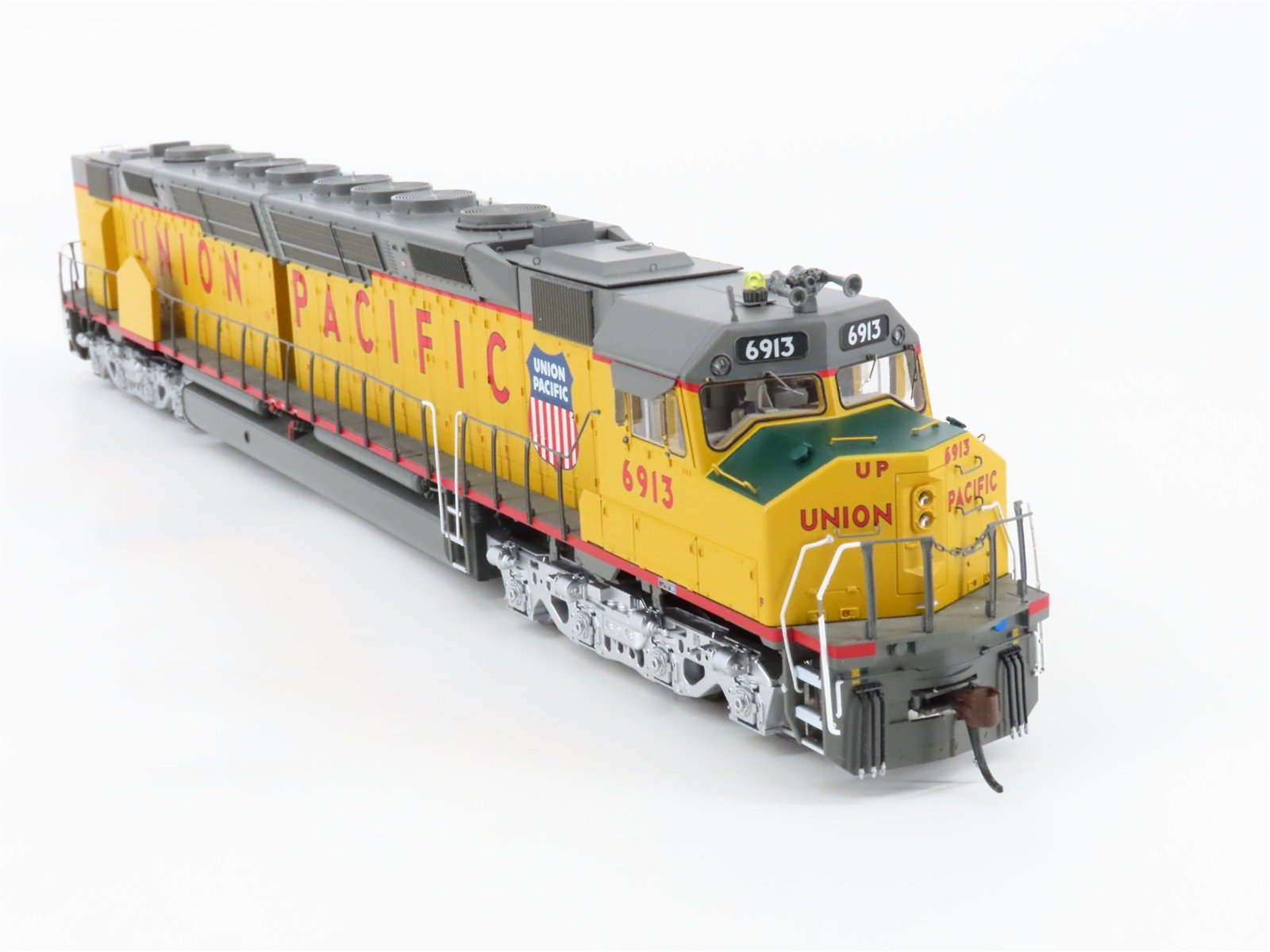 HO Athearn Genesis G69555 UP Union Pacific DDA40X Diesel #6913 w/ DCC & Sound