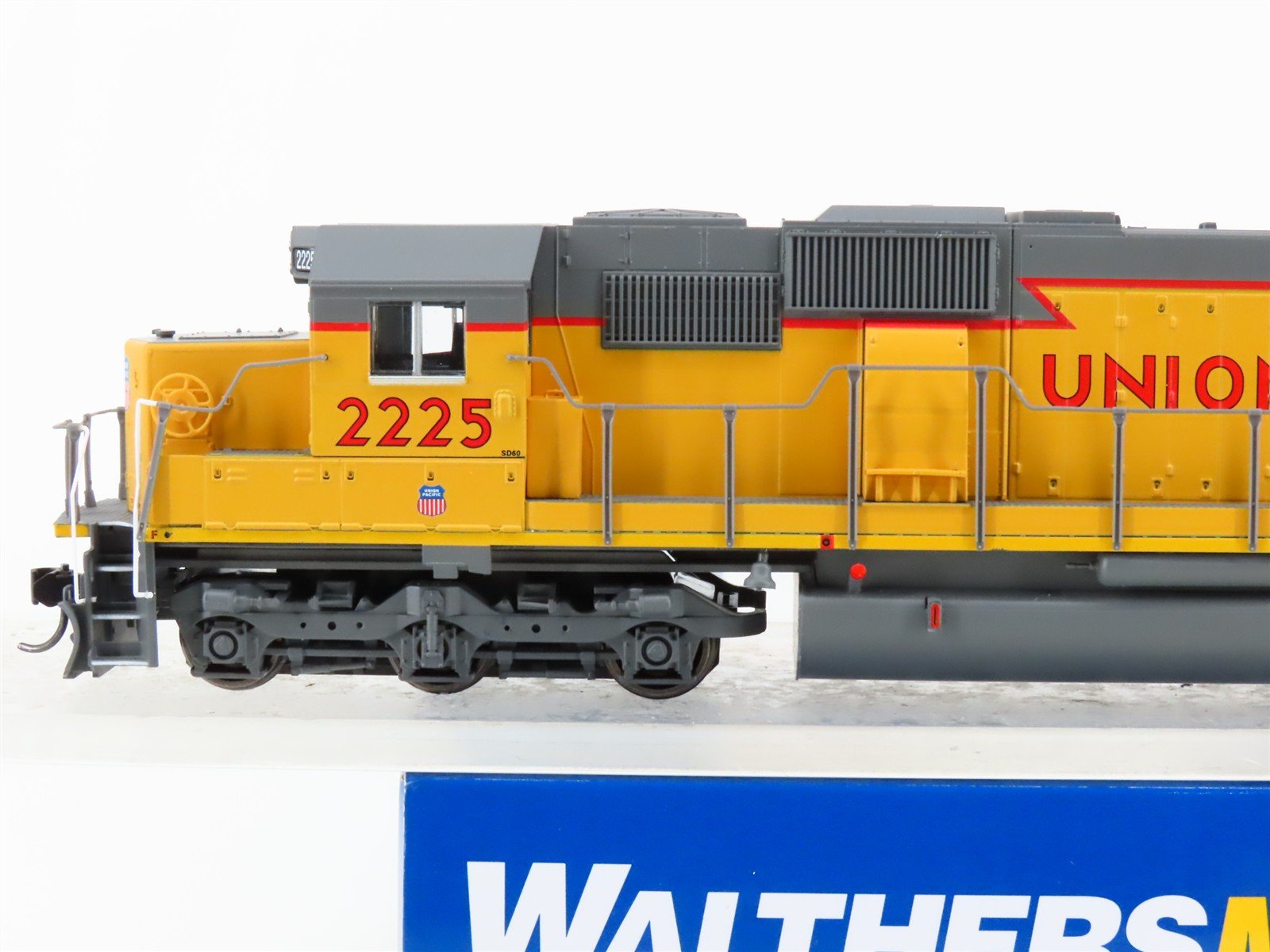 HO Walthers Mainline 910-19761 UP Union Pacific SD60 Diesel #2225 w/ DCC & Sound