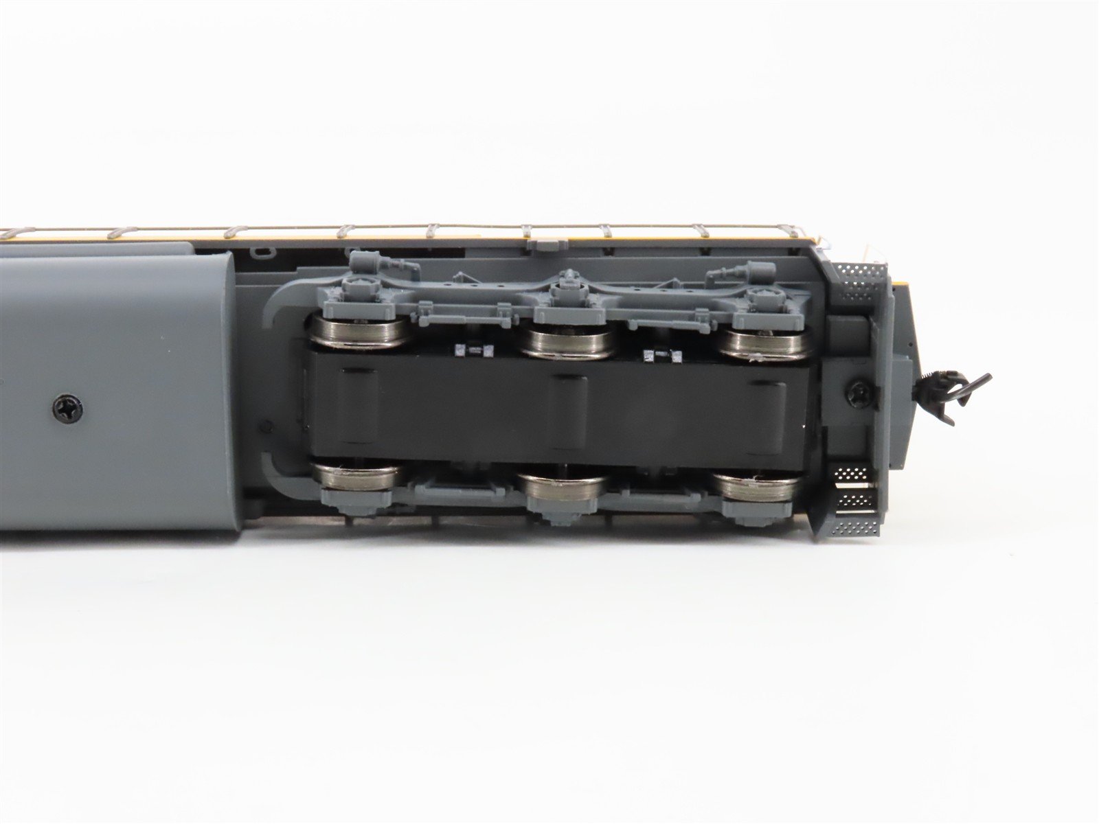 HO Walthers Mainline 910-19761 UP Union Pacific SD60 Diesel #2225 w/ DCC & Sound