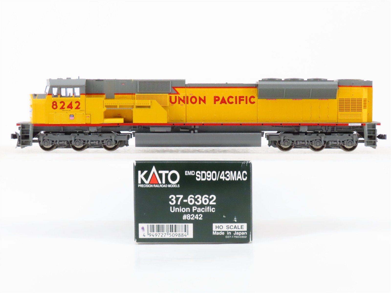 HO Scale KATO 37-6362 UP Union Pacific EMD SD90/43MAC Diesel #8242 w/DCC & Sound