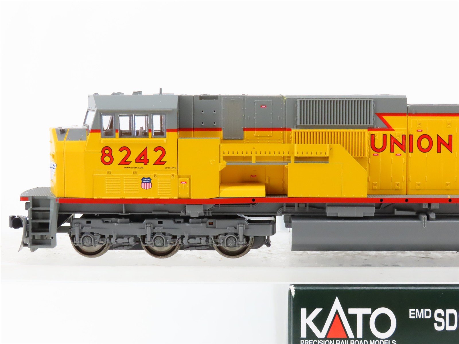 HO Scale KATO 37-6362 UP Union Pacific EMD SD90/43MAC Diesel #8242 w/DCC & Sound