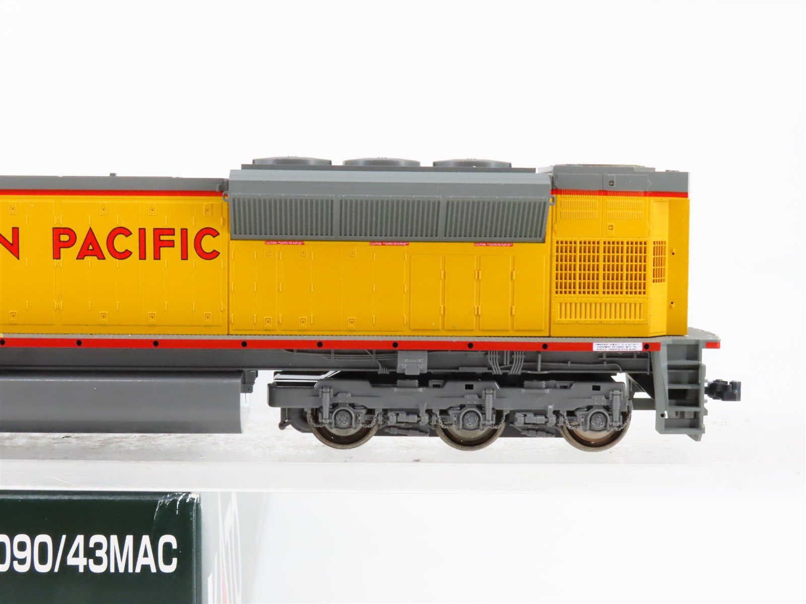 HO Scale KATO 37-6362 UP Union Pacific EMD SD90/43MAC Diesel #8242 w/DCC & Sound