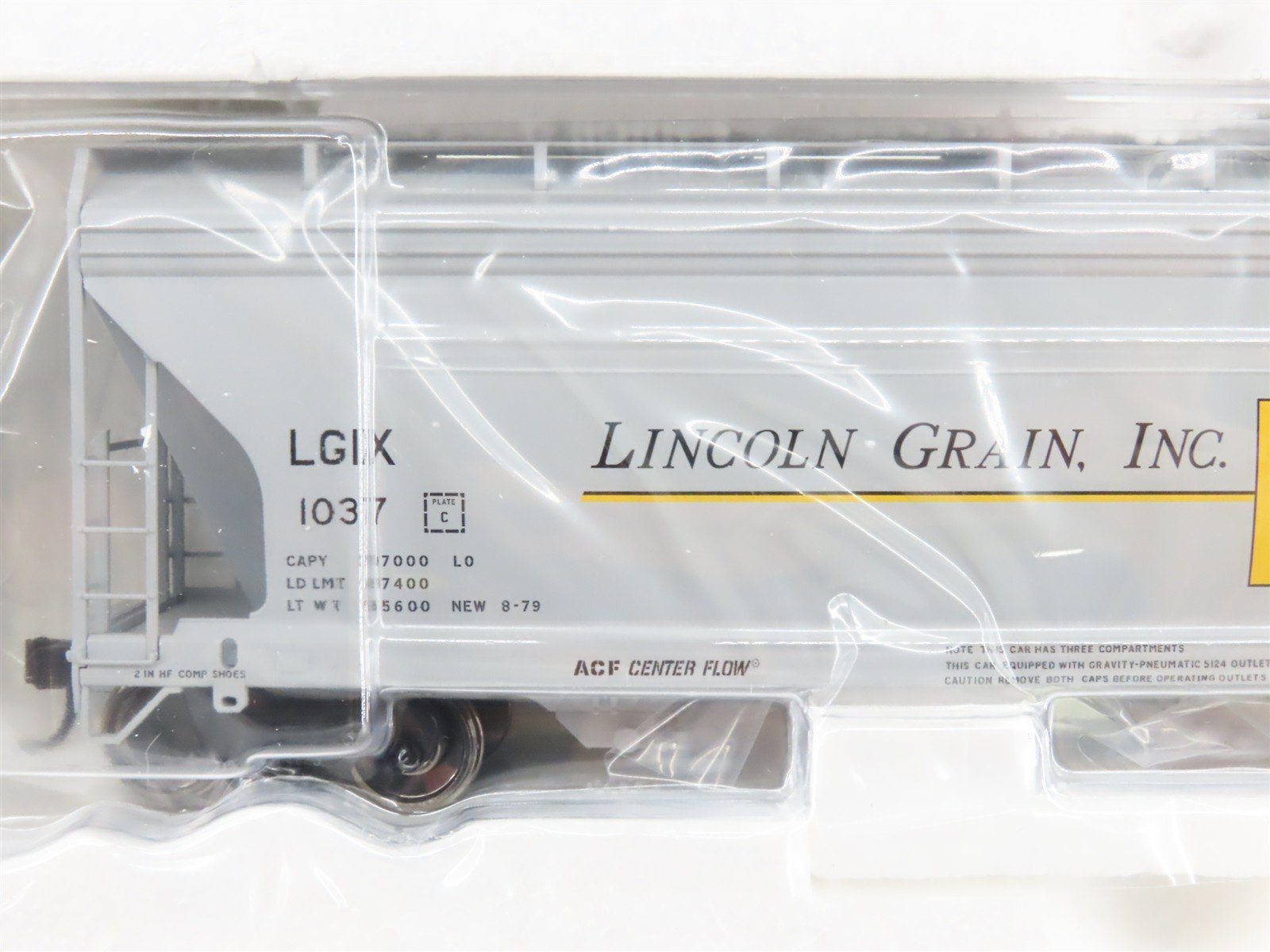 HO Scale Atlas 1462-1 LGIX Lincoln Grain 3-Bay Covered Hopper 1037 RTR