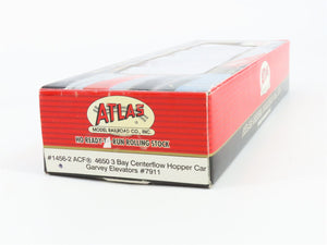 HO Scale Atlas 1456-2 GELX Garvey Elevators 3-Bay Covered Hopper 7911 Weathered
