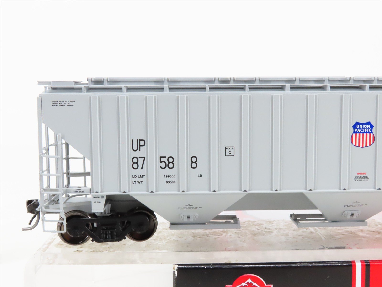 HO Scale InterMountain 45371-20 UP Union Pacific 3-Bay Covered Hopper 87588 RTR