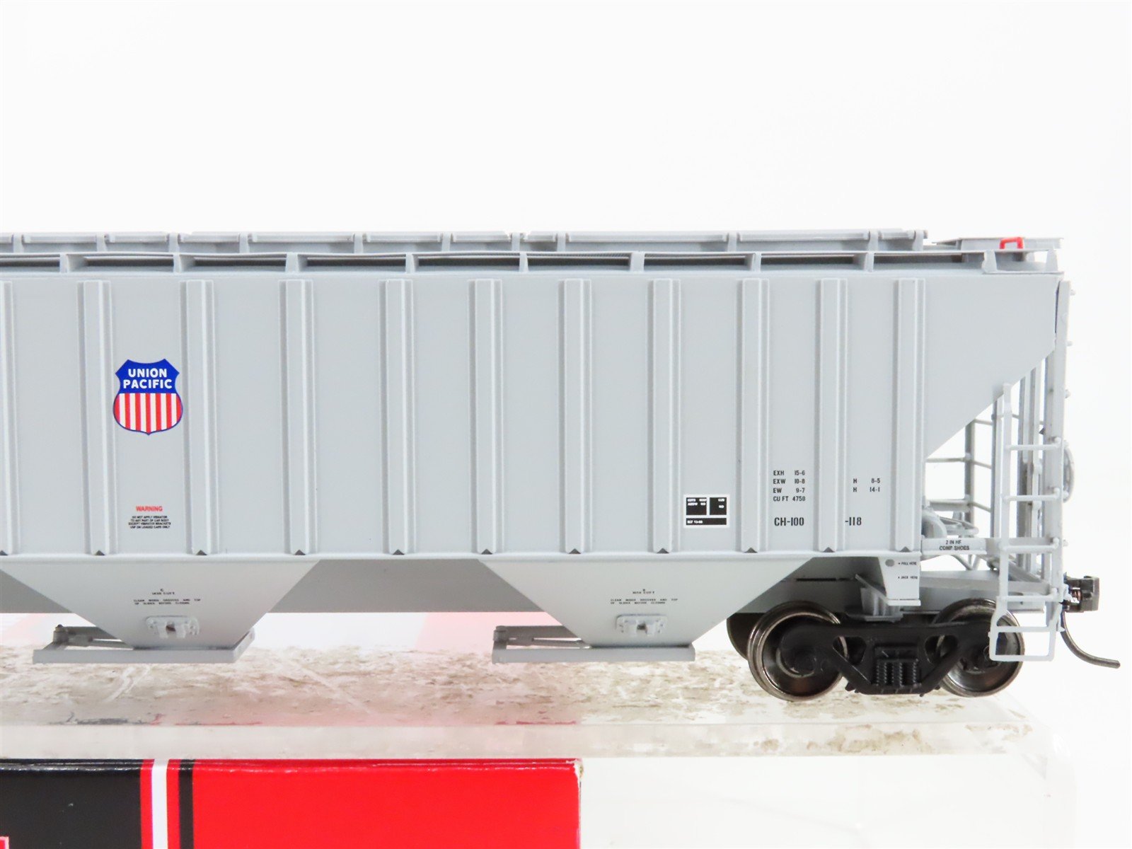 HO Scale InterMountain 45371-20 UP Union Pacific 3-Bay Covered Hopper 87588 RTR