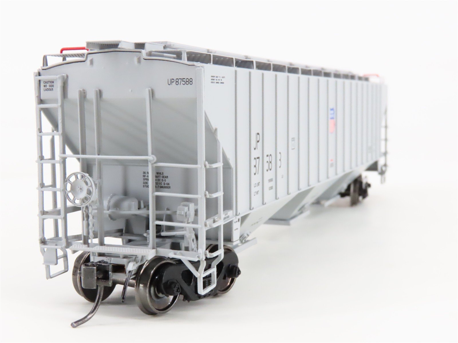 HO Scale InterMountain 45371-20 UP Union Pacific 3-Bay Covered Hopper 87588 RTR