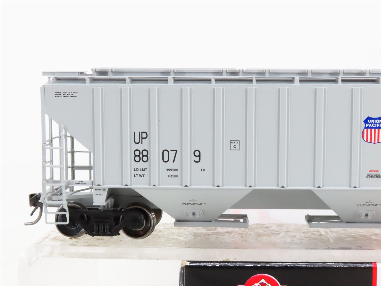 HO Scale InterMountain 45371-22 UP Union Pacific 3-Bay Covered Hopper 88079 RTR