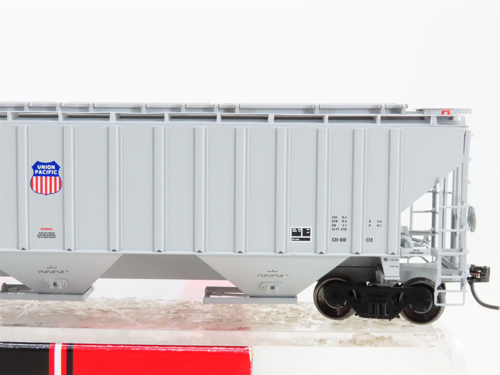 HO Scale InterMountain 45371-22 UP Union Pacific 3-Bay Covered Hopper 88079 RTR