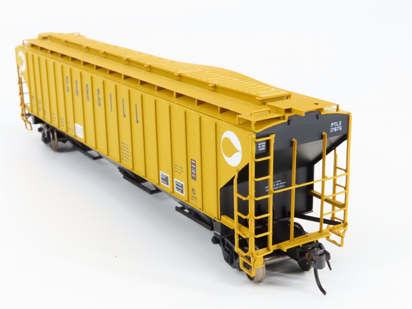 HO Scale InterMountain 45376-03 PTLX Cargill 3-Bay Covered Hopper 17975 RTR