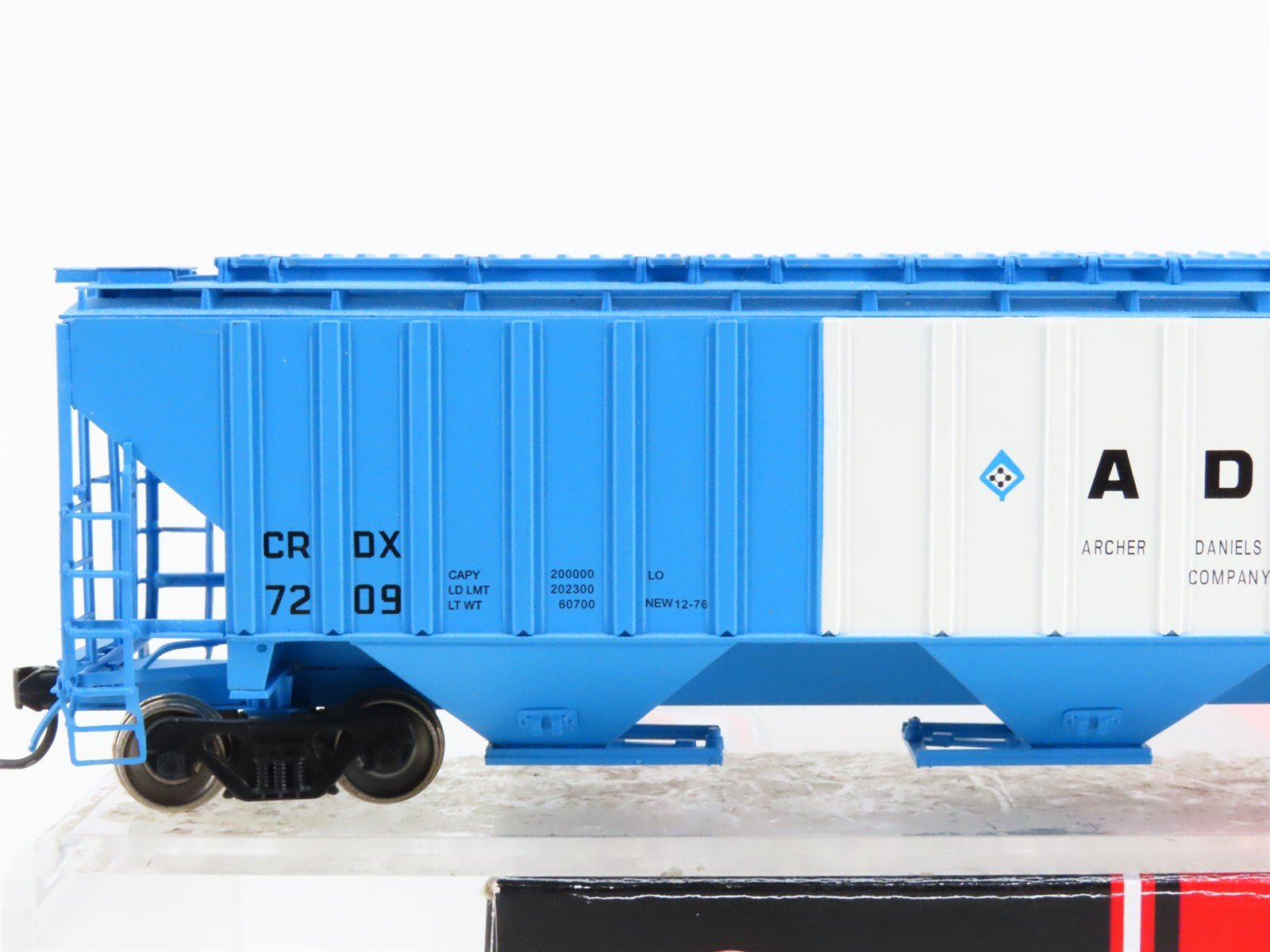 HO Scale InterMountain 45374-01 Archer Daniels Midland 3-Bay Covered Hopper RTR