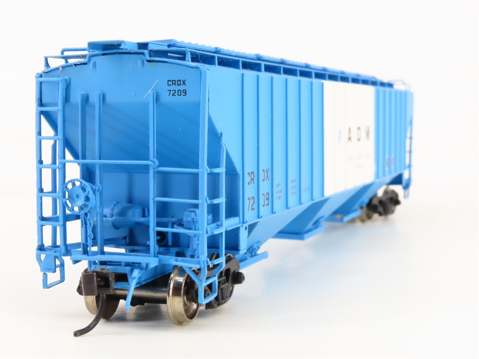 HO Scale InterMountain 45374-01 Archer Daniels Midland 3-Bay Covered Hopper RTR