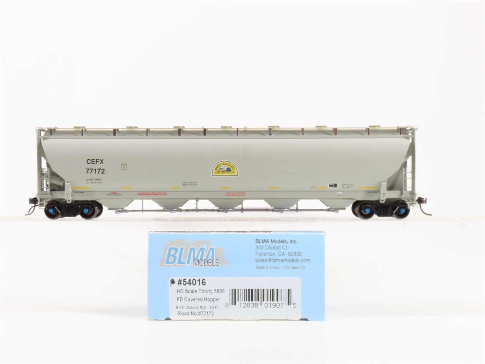 HO Scale BLMA Models 54016 CEFX North Dakota Mill - CEFX Hopper 77172 RTR