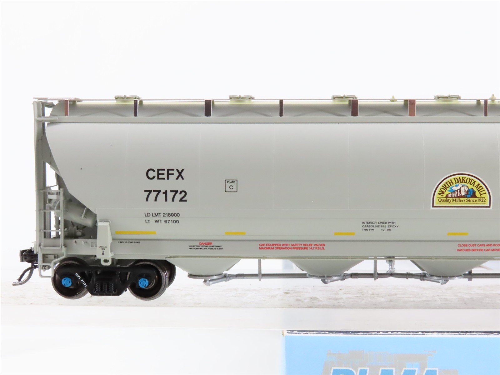 HO Scale BLMA Models 54016 CEFX North Dakota Mill - CEFX Hopper 77172 RTR
