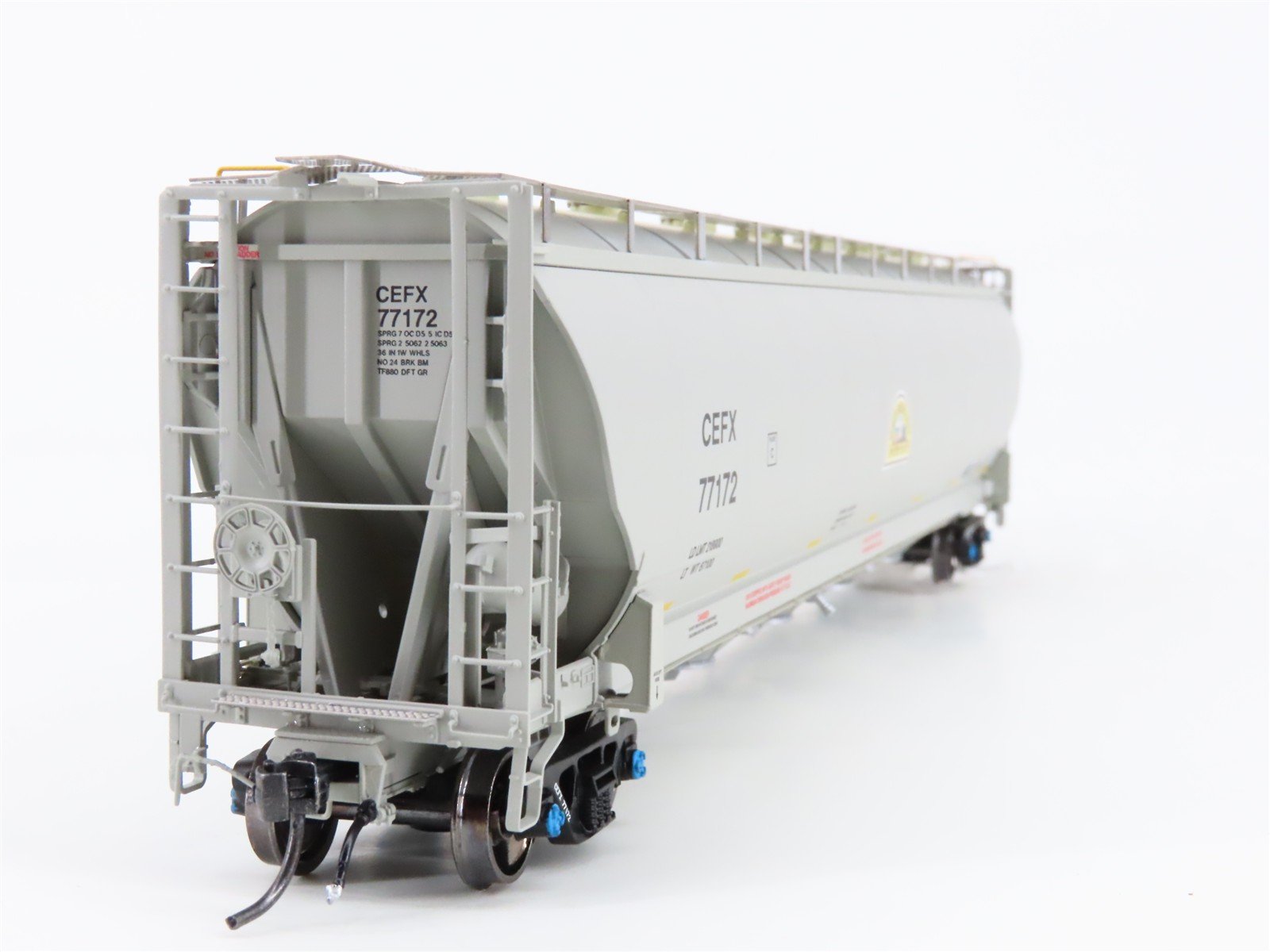 HO Scale BLMA Models 54016 CEFX North Dakota Mill - CEFX Hopper 77172 RTR