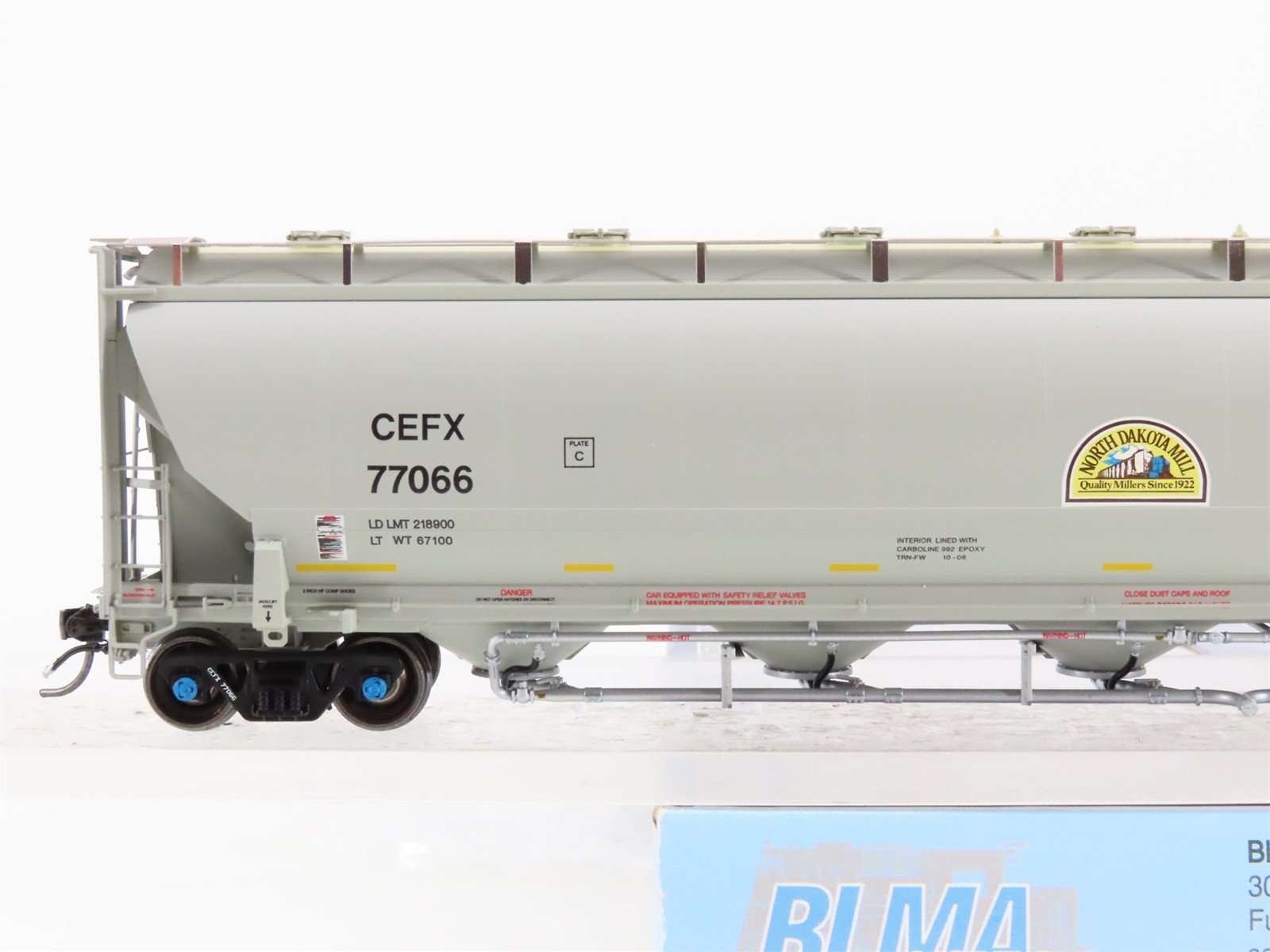HO Scale BLMA Models 54013 North Dakota Mill Trinity 5660 PD Covered Hopper RTR