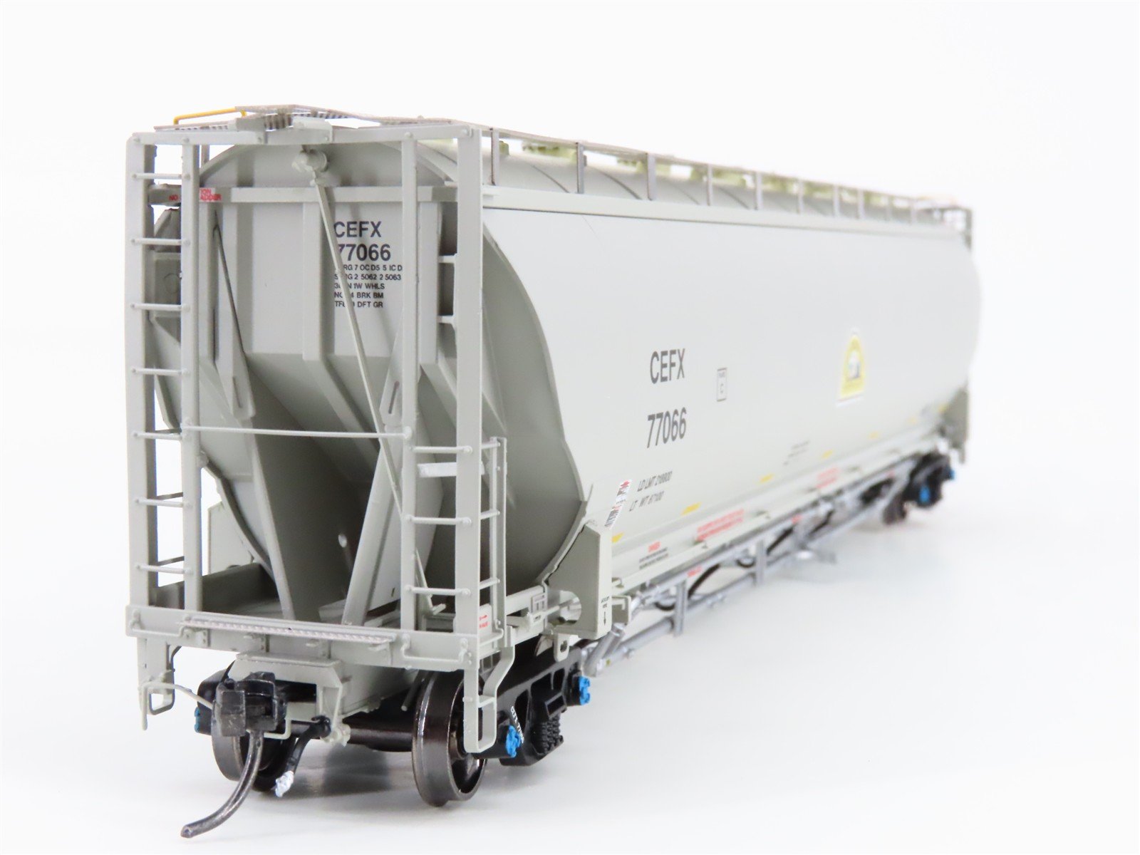 HO Scale BLMA Models 54013 North Dakota Mill Trinity 5660 PD Covered Hopper RTR