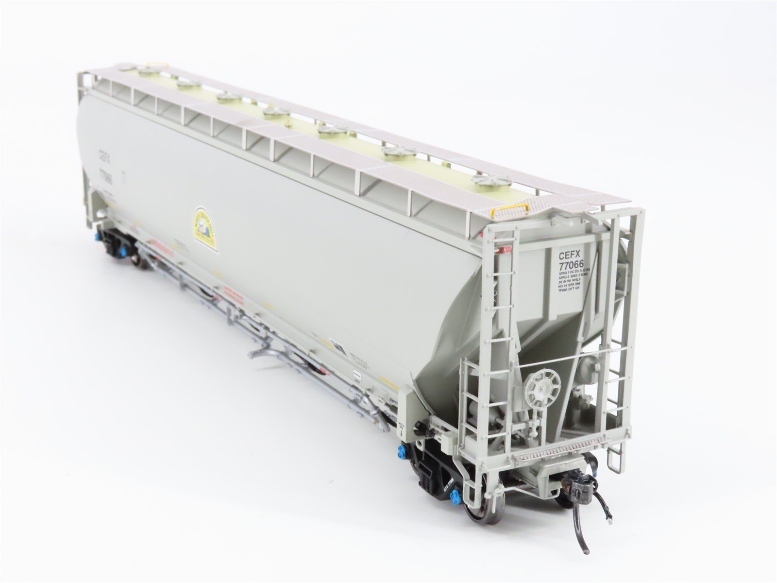 HO Scale BLMA Models 54013 North Dakota Mill Trinity 5660 PD Covered Hopper RTR