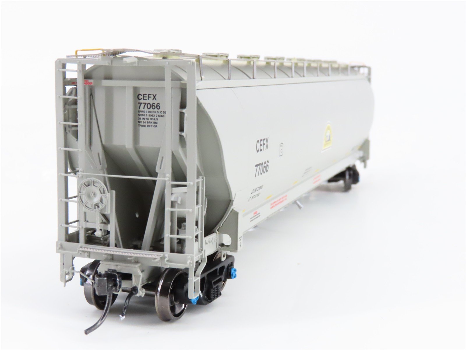 HO Scale BLMA Models 54013 North Dakota Mill Trinity 5660 PD Covered Hopper RTR