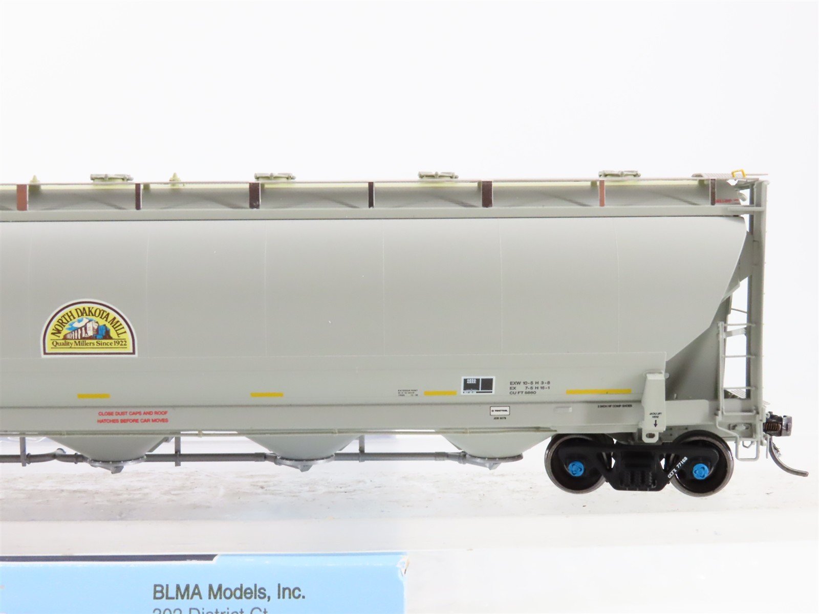 HO Scale BLMA Models 54015 North Dakota Mill Trinity 5660 Covered Hopper RTR