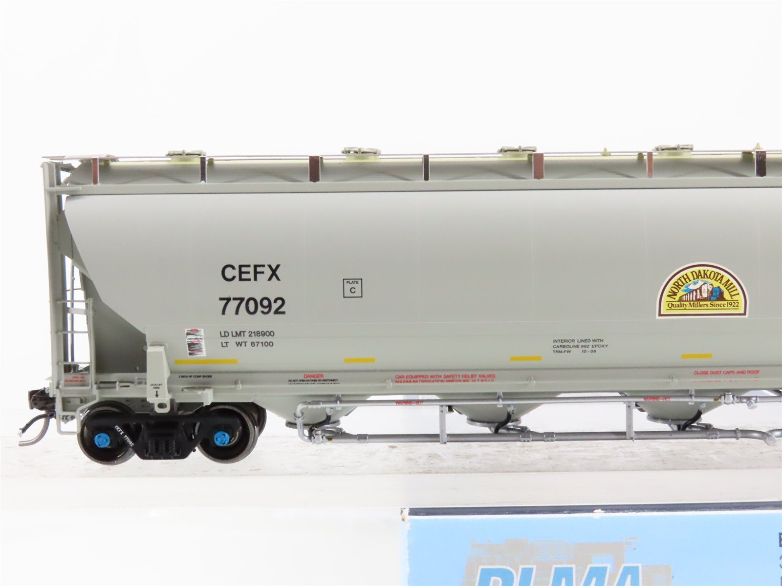 HO Scale BLMA Models 54014 CEFX North Dakota Mill - CEFX Hopper 77092 RTR